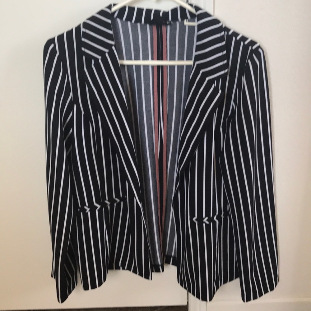 ‼️NEVER WORN‼️ Thin blazer